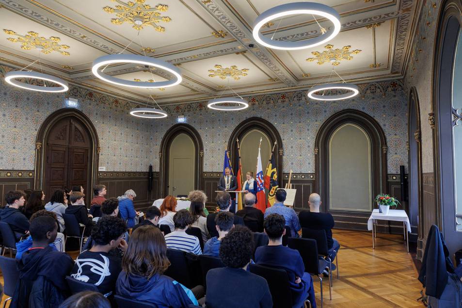 Die Veranstaltung fand im Festsaal des historischen Rathauses statt.