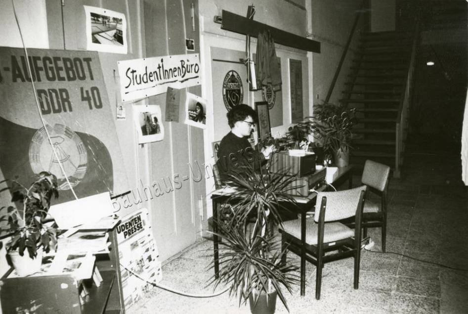 StudentInnenbüro der Studierendenvertretung im Hauptgebäude der Hochschule, 1990.