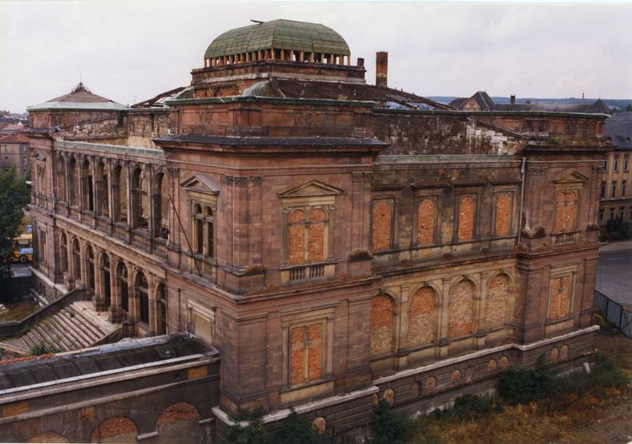 Das Landesmuseum nach dem Beginn der Sicherungsarbeiten zu Beginn der 1990er Jahre.