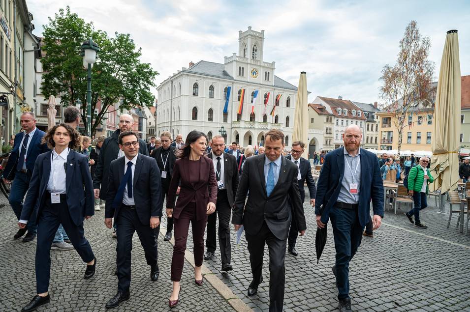 Auf dem Weg zur Pressekonferenz.