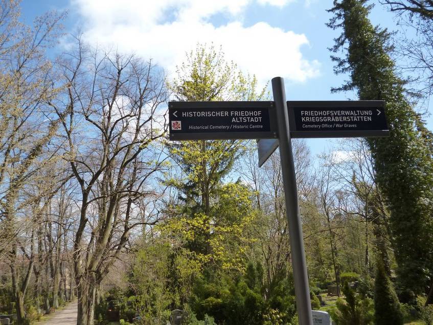 Wegweiser Historischer Friedhof