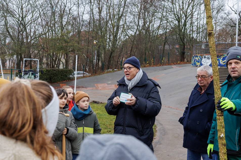Bürgermeister Ralf Kirsten gab über die Willkommensbäumchen Auskunft.