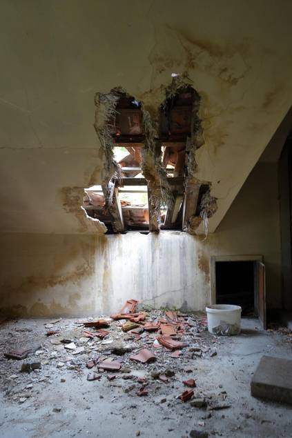 Beschädigtes Dach, 2021