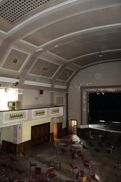 Blick in den Veranstaltungssaal mit Blick auf die Emporen, 2021