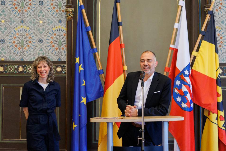 Kuratorin Dr. Cornelia Erdmann und Oberbürgermeister Peter Kleine.