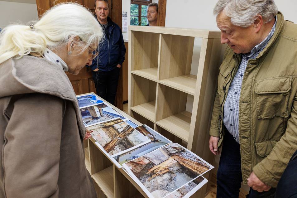 Mit Freilegung der Dachschrägen wurden irreparable Bauschäden an Fachwerk, Deckenbalken und der Sparrenlage des Daches festgestellt.