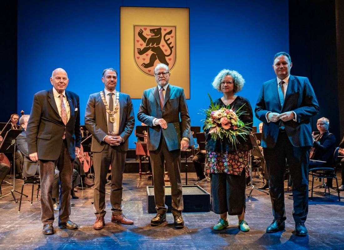 Der Literatur- und Sozialwissenschaftler, Essayist, politische Publizist, Wieland-Kenner, Herausgeber und Mäzen Prof. Dr. Jan Philipp Reemtsma (Bildmitte) ist am 3. Oktober 2022 im Deutschen Nationaltheater mit dem Weimar-Preis 2022 ausgezeichnet worden.
