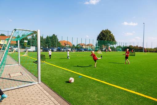 Neuer Kunstrasenplatz am Lindenberg