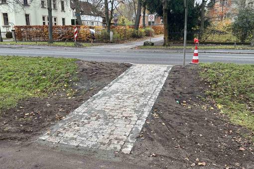 Grabenquerung ggü Ludwig-Feuerbach-Straße