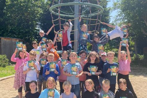 Die Schülerinnen und Schüler der Parkschule in Weimar-Ehringsdorf freuen sich darauf, auch im nächsten Jahr mit Kiki Karotte aus dem Möhrchenheft eine tägliche Hausaufgabenbegleiterin zu haben.