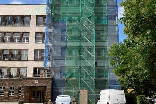 Sanierungsarbeiten an der Fassade des Schillergymnasiums