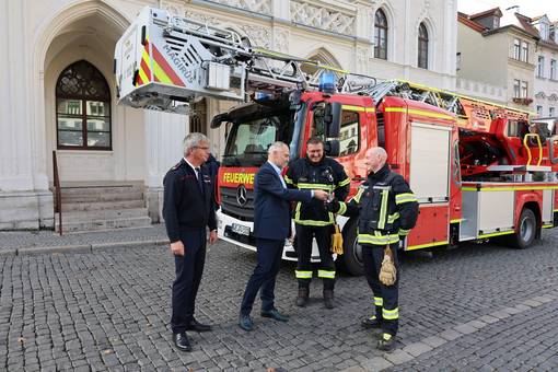 NeuNeue Drehleiter für das Amt für Brand- und Katastrophenschutze Drehleiter für das Amt für Brand- und Katastrophenschutz