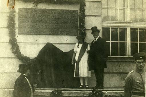 Einweihung der Gedenktafel zur Nationalversammlung 1922