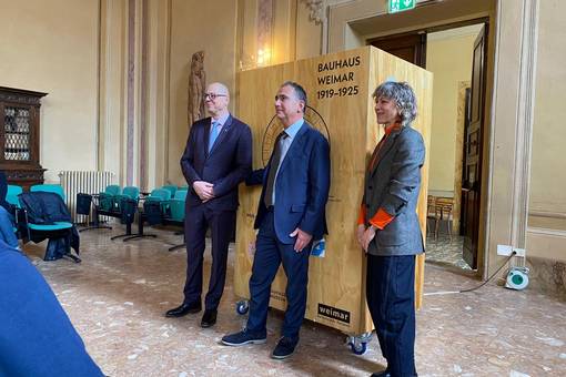 Bürgermeister Ralf Kirsten (li.) und Kuratorin Dr. Cornelia Erdmann gemeinsam mit Dr. Giuseppe Giordano, Dezernent der Partnerstadt Siena.