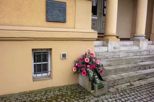 Ort ist das ehemalige Ghettohaus in der Belvederer Allee 6 , Archivbild.