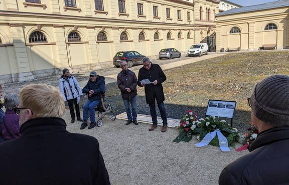 Gedenken im Innenhof des Marstalls