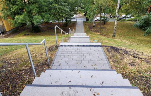 Die Firma Luckner Garten- und Landschaftsbau GmbH aus Erfurt GmbH erhielt nach einem Ausschreibungsverfahren den Auftrag zur Durchführung der Bauleistungen.