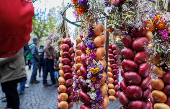 Zwiebelrispen und andere Zwiebelprodukte wurden in der Schillerstraße verkauft