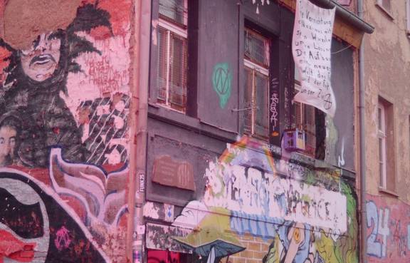 Auf dem Foto ist die Gerberstraße 1 in der Seitenansicht zu sehen.