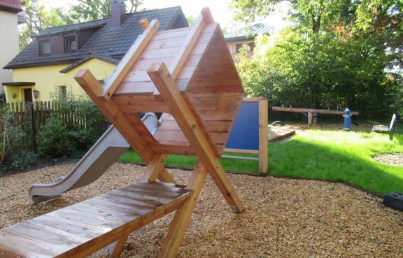 Neugestalteter Spielplatz in der Paul-Schneider-Straße