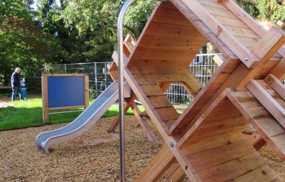 Neugestalteter Spielplatz in der Paul-Schneider-Straße