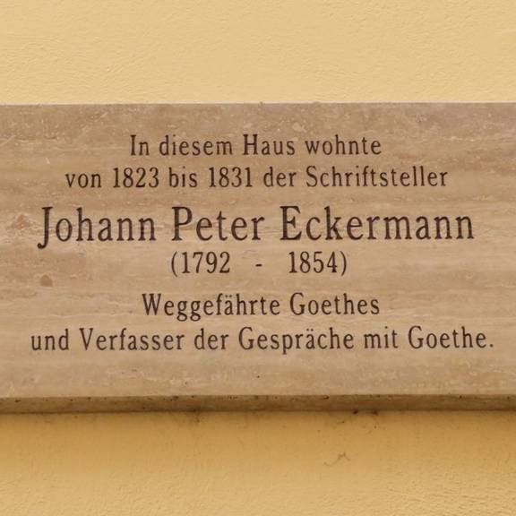 Im Jahr 2014 wurde die Gedenktafel am Haus Brauhausgasse 13 ersetzt und zugleich inhaltlich korrigiert: Nicht „Goethes Sekretär“ sei Johann Peter Eckermann gewesen, sondern sein „Weggefährte“. Die Rotarier aus Eckermanns Geburtsstadt Winsen gaben den Anstoß zur Erneuerung der Tafel.