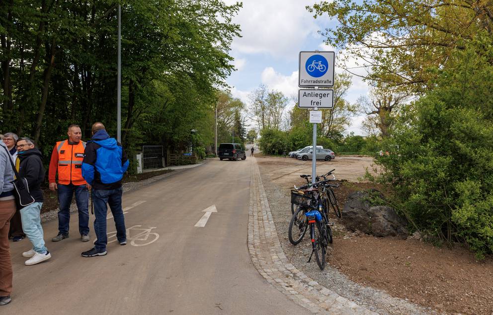 Ein Teil der Strecke ist als Fahrradstraße auch für Anlieger (sowie Fußgänger) freigegeben.