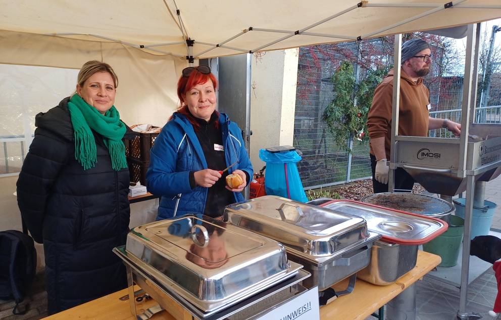 Grillstand, betrieben von den Mitarbeitern der Lebensmittelüberwachung der Stadt Weimar