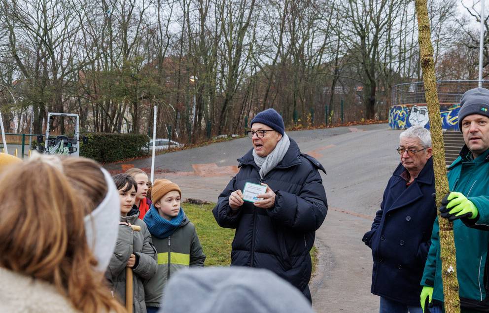 Bürgermeister Ralf Kirsten gab über die Willkommensbäumchen Auskunft.