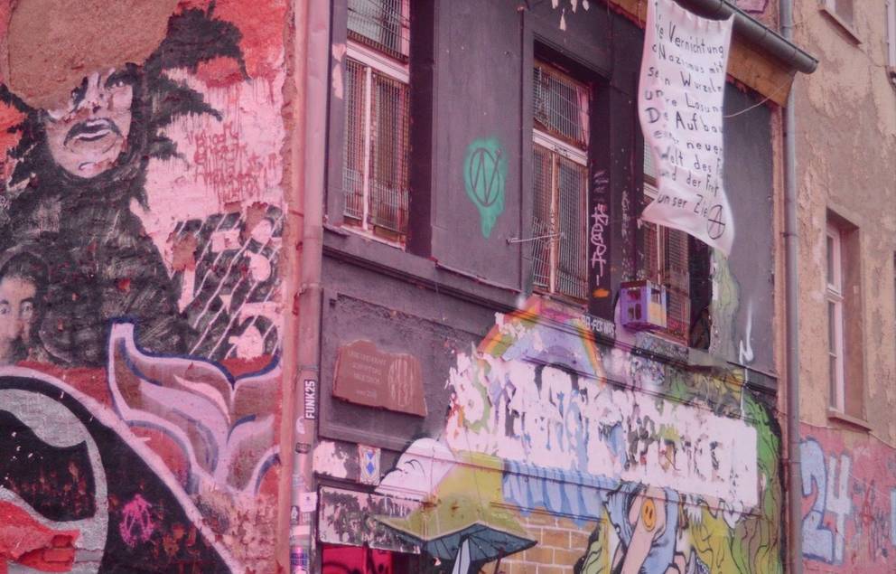 Auf dem Foto ist die Gerberstraße 1 in der Seitenansicht zu sehen.