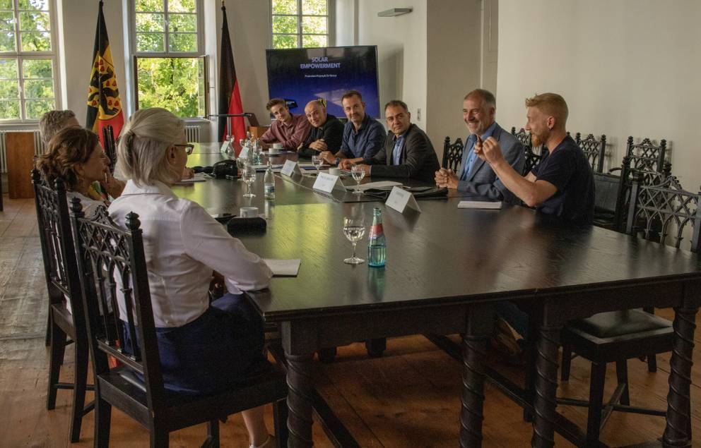 Diskussion mit Vertreterinnen und Vertretern der Stadt Weimar, der Universität Erfurt sowie der Thüringer Energie- und GreenTech-Agentur (ThEGA).