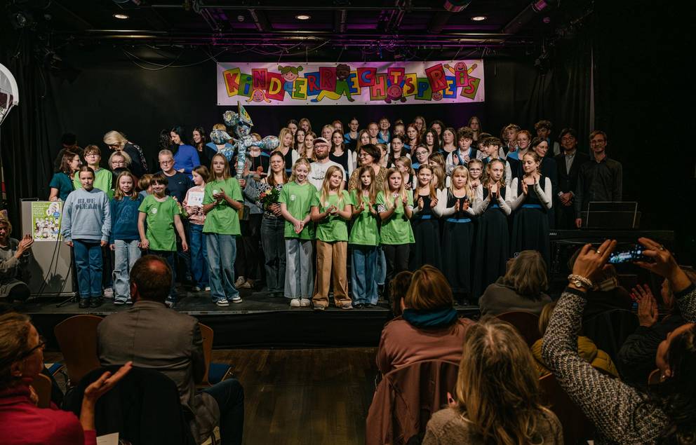 Alle Nominierten, Chor und Kinderjury feierten gemeinsam den 30. Weimar Kinderrechtspreis.