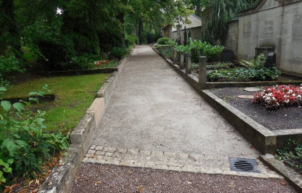 Wegabschnitt, hinterer Teil bereits fertig