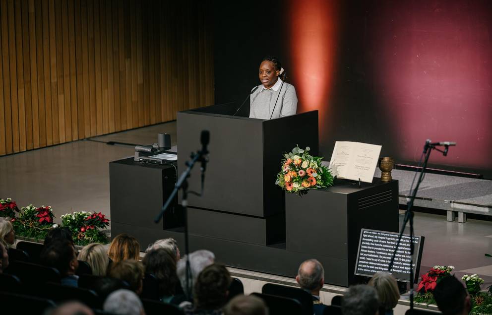 Karen Mukwasi während ihrer Dankesrede ©Henry Sowinski/Stadt Weimar Karen Mukwasi während ihrer Dankesrede