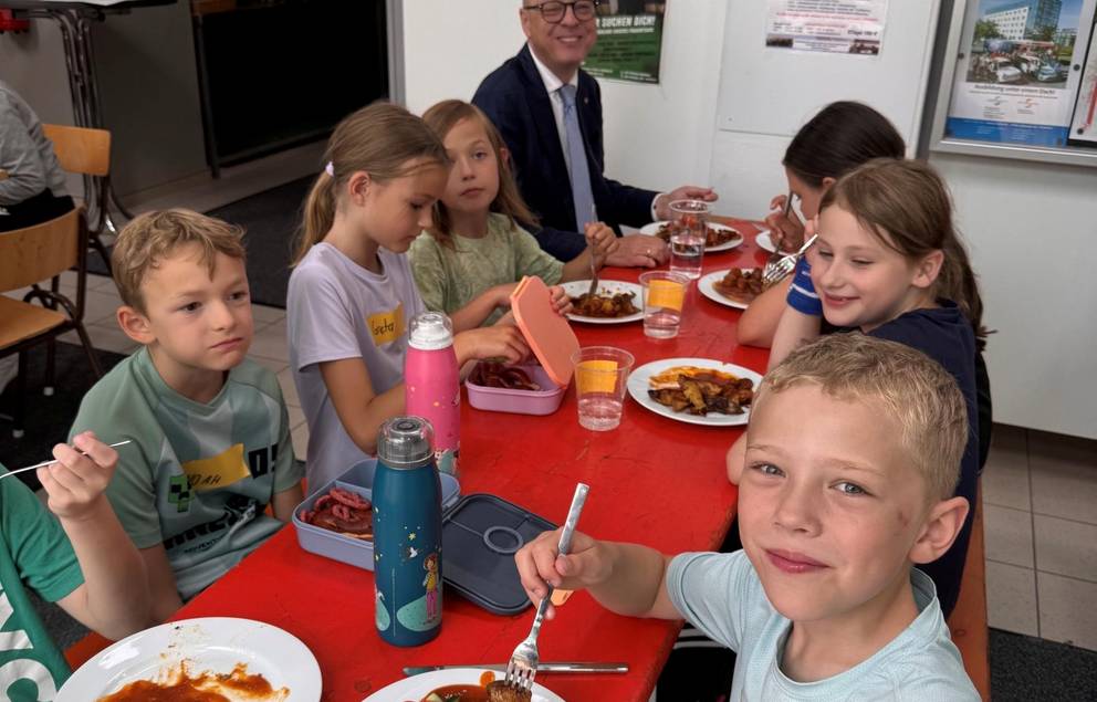 Beim gemeinsamen Mittagessen gab es Gelegenheit für persönliche Gespräche.